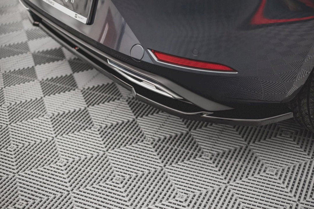 Maxton Design - CENTRAL REAR SPLITTER SEAT LEON FR HATCHBACK MK4 (2020-)